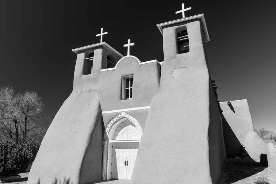 Black-and-white picture of San Francisco de Asis Mission Church in Rancho de Taos, New Mexico